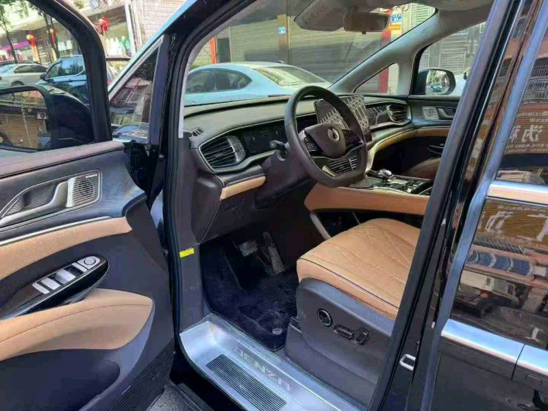 张家界25年腾势D94