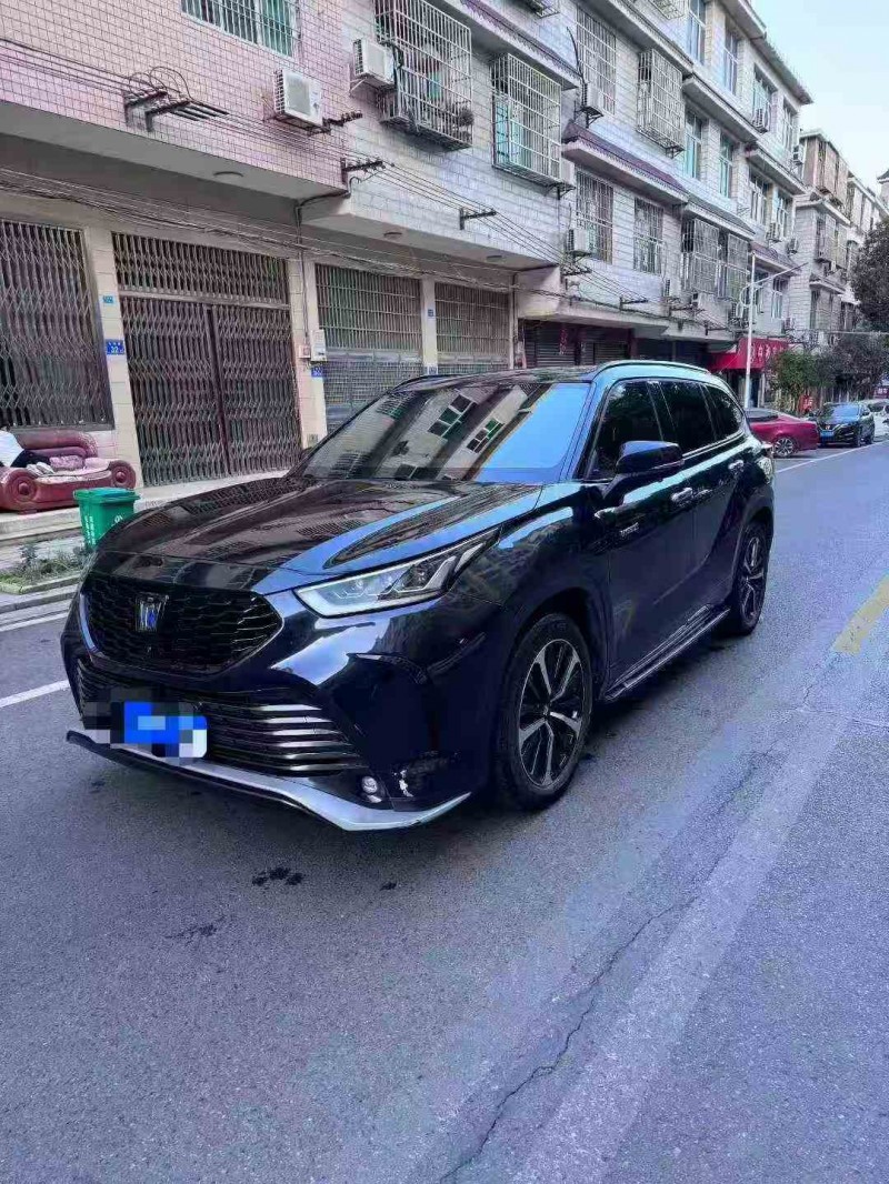 邵阳23年丰田皇冠3