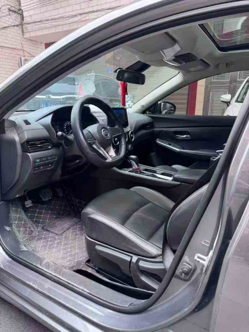 岳阳21年日产轩逸5