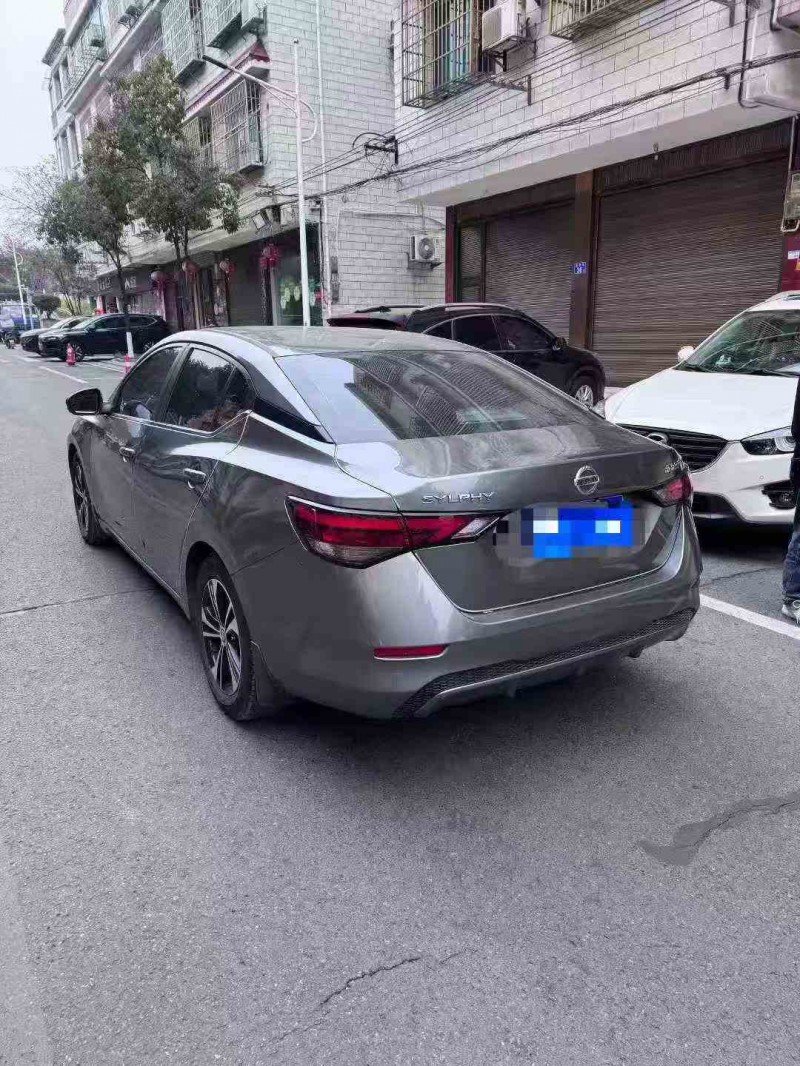 岳阳21年日产轩逸8