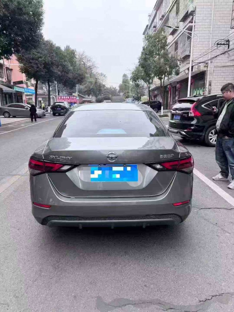 岳阳21年日产轩逸9