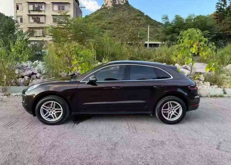 北海17年保时捷Macan3