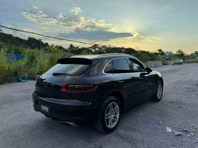 北海17年保时捷Macan8