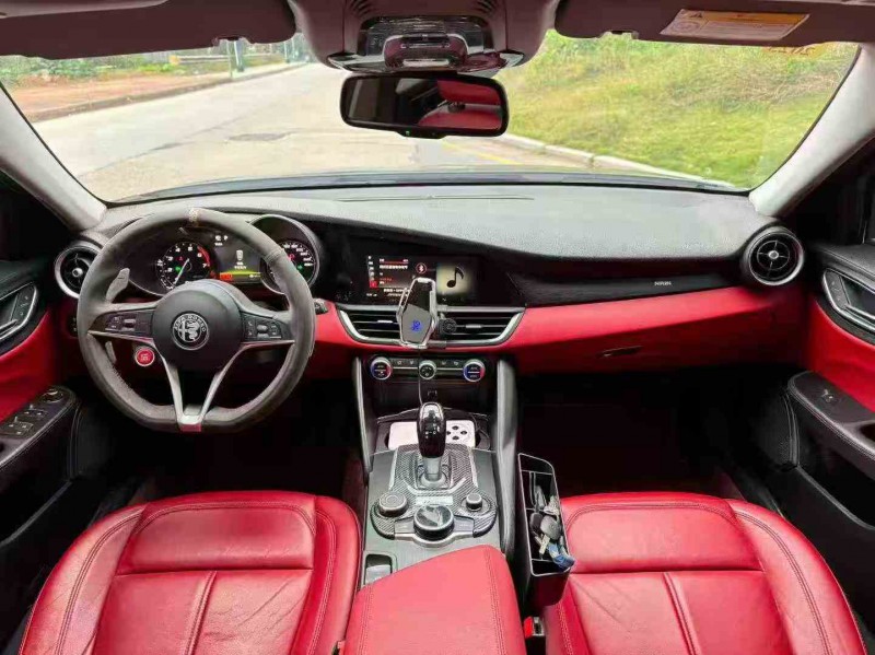 三明21年阿尔法·罗密欧Giulia4