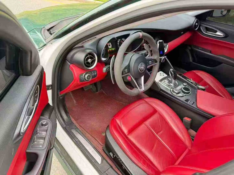 三明21年阿尔法·罗密欧Giulia5