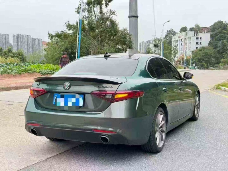 三明21年阿尔法·罗密欧Giulia7