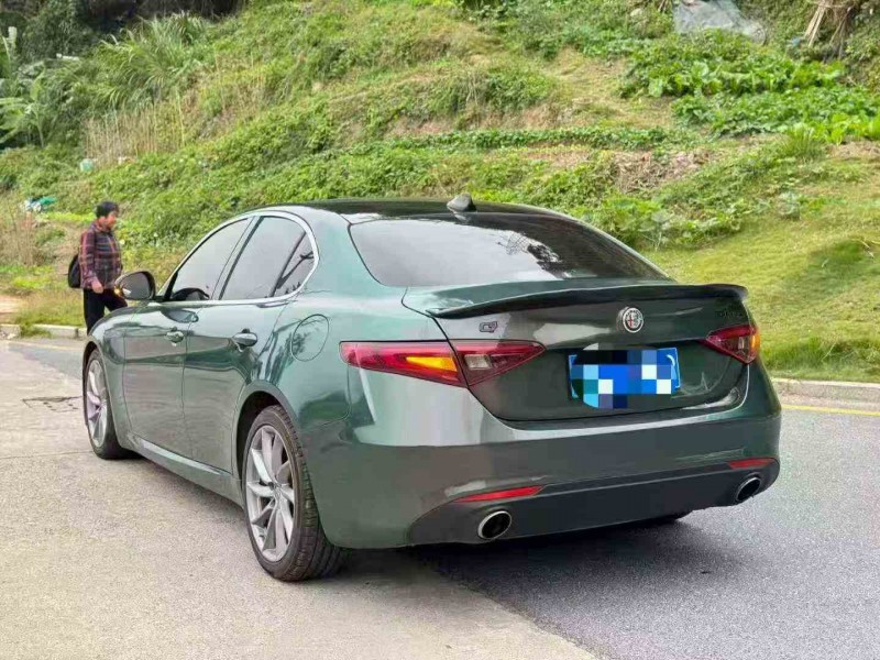三明21年阿尔法·罗密欧Giulia8