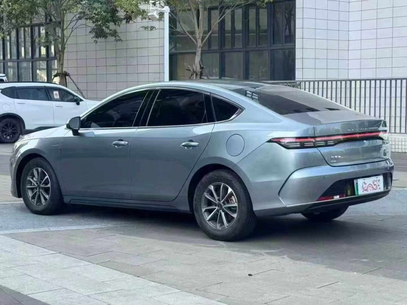 佛山24年比亚迪驱逐舰8