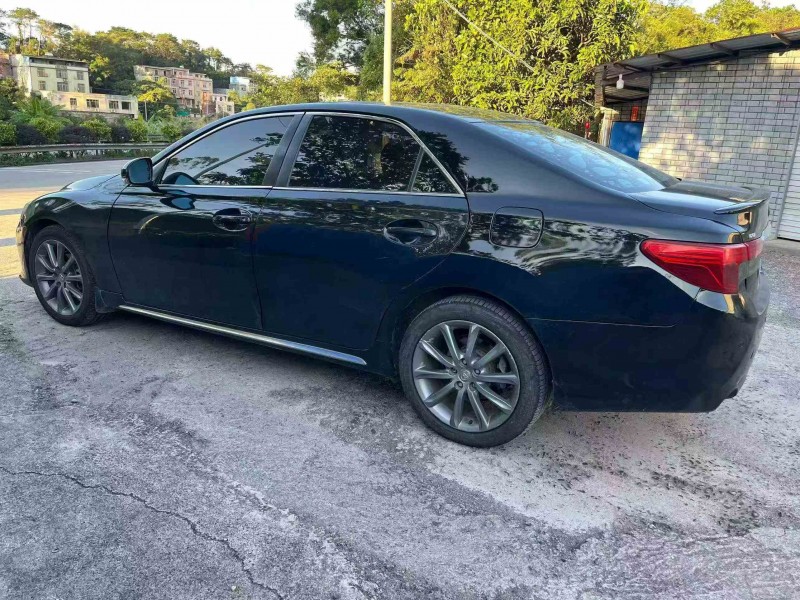 梧州13年丰田锐志7