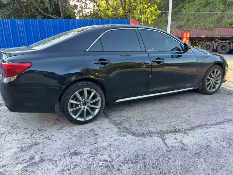 梧州13年丰田锐志8