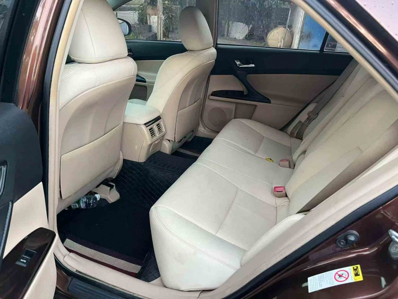 北海12年丰田锐志5