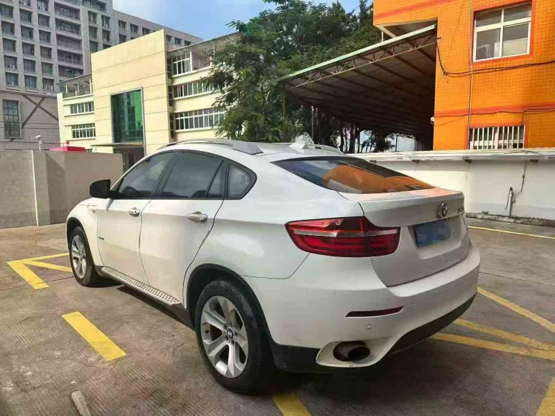 三明14年宝马X68