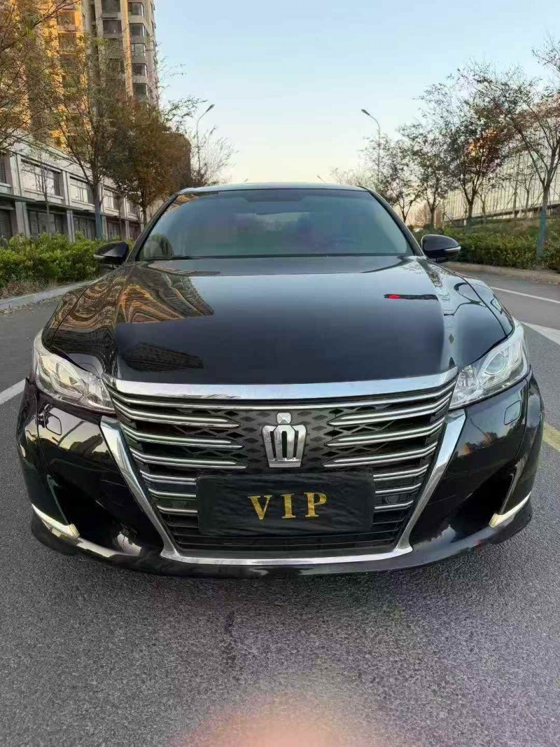 东营16年丰田皇冠1