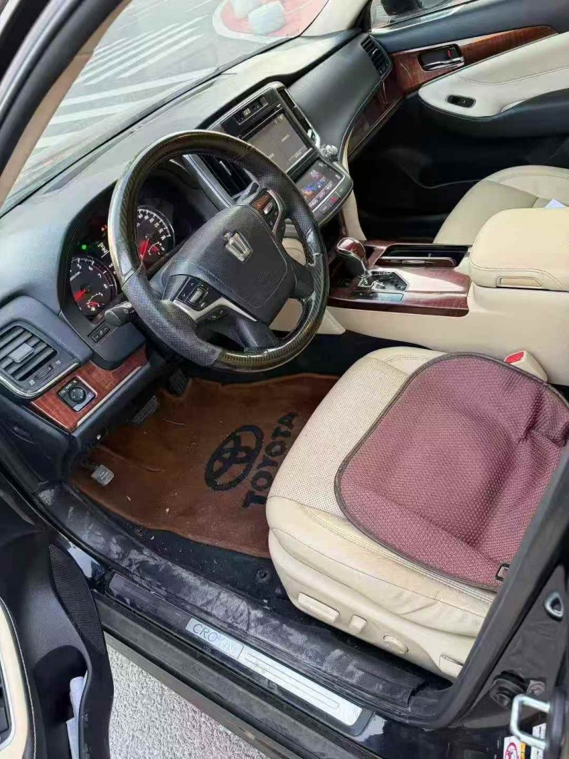 东营16年丰田皇冠6