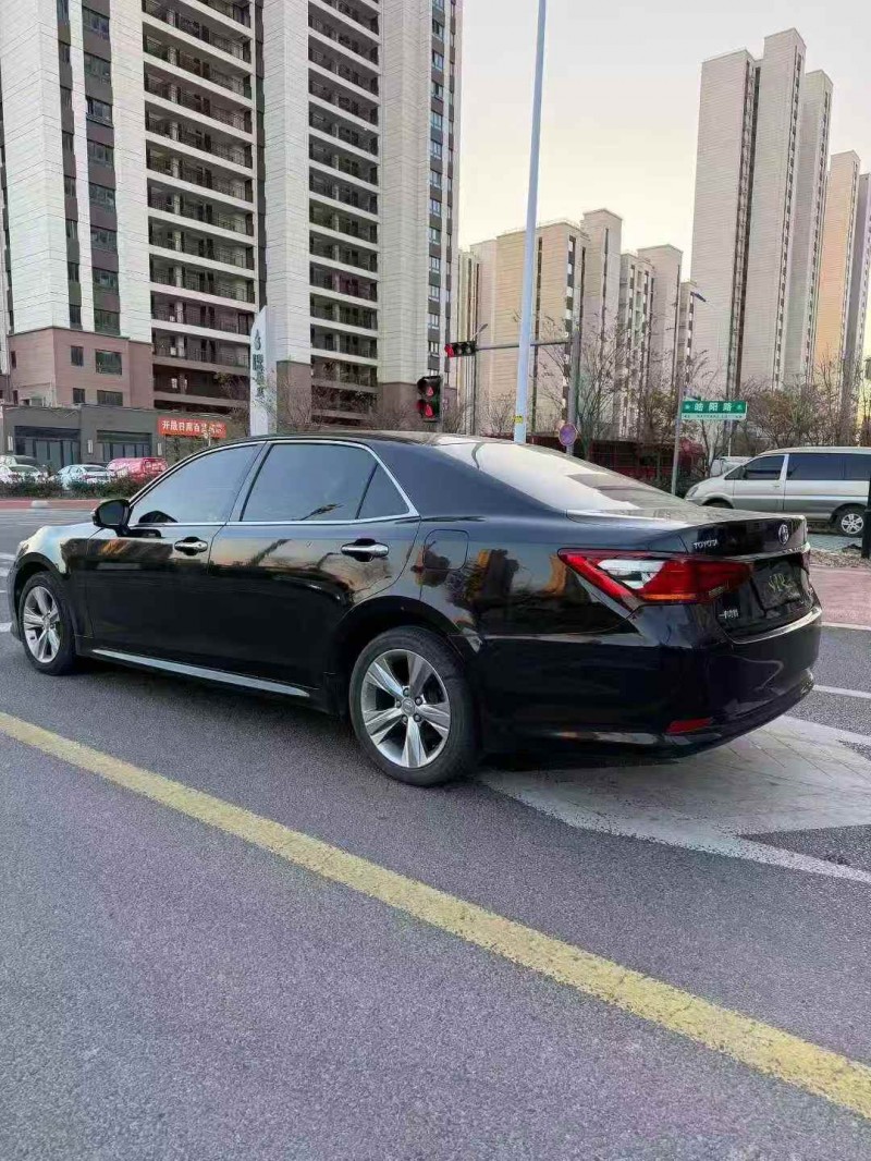 东营16年丰田皇冠7