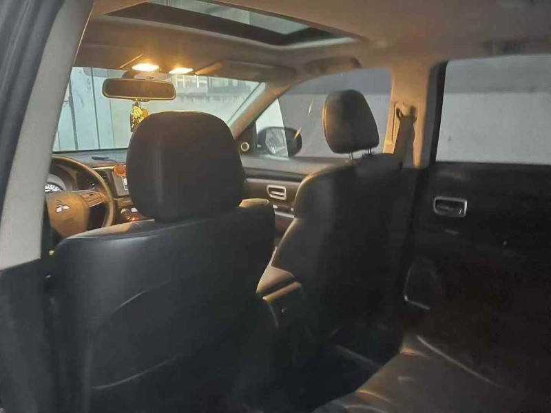 济宁22年三菱欧蓝德4