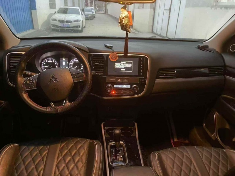 济宁22年三菱欧蓝德5