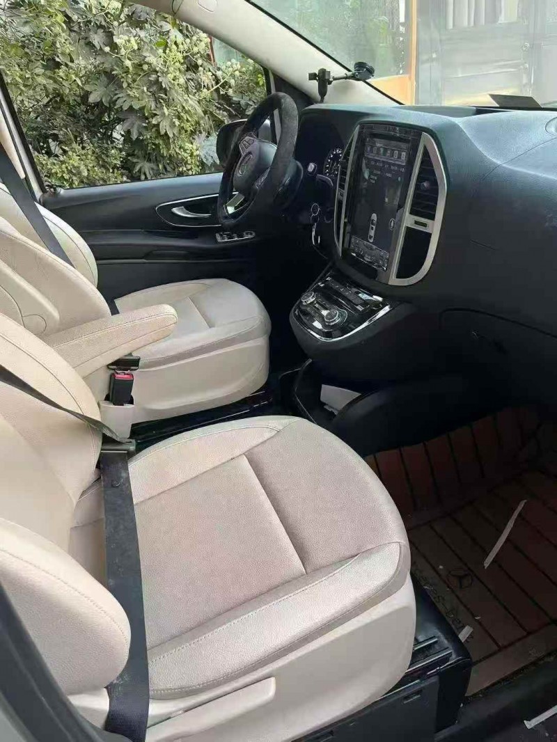 徐州22年奔驰威霆4