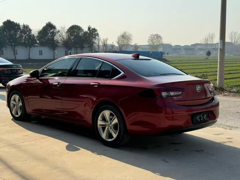 新乡17年别克君威8