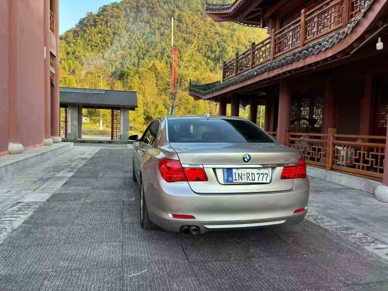 重庆13年宝马7系8