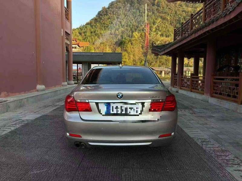 重庆13年宝马7系9