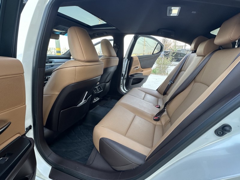 徐州21年雷克萨斯ES6