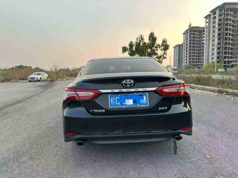 梧州19年丰田凯美瑞9