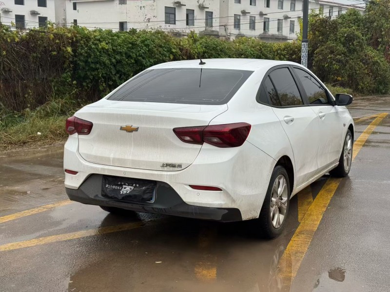 新乡19年雪佛兰科沃兹8