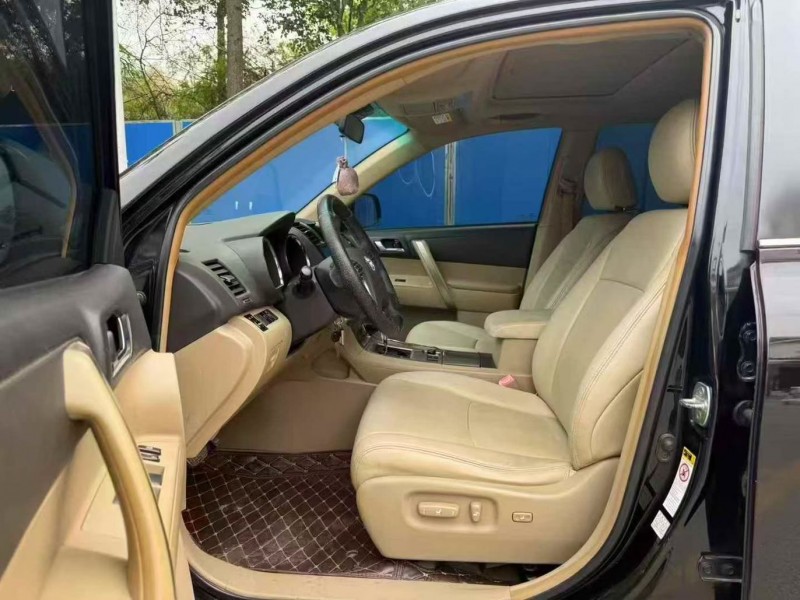 南宁14年丰田汉兰达3