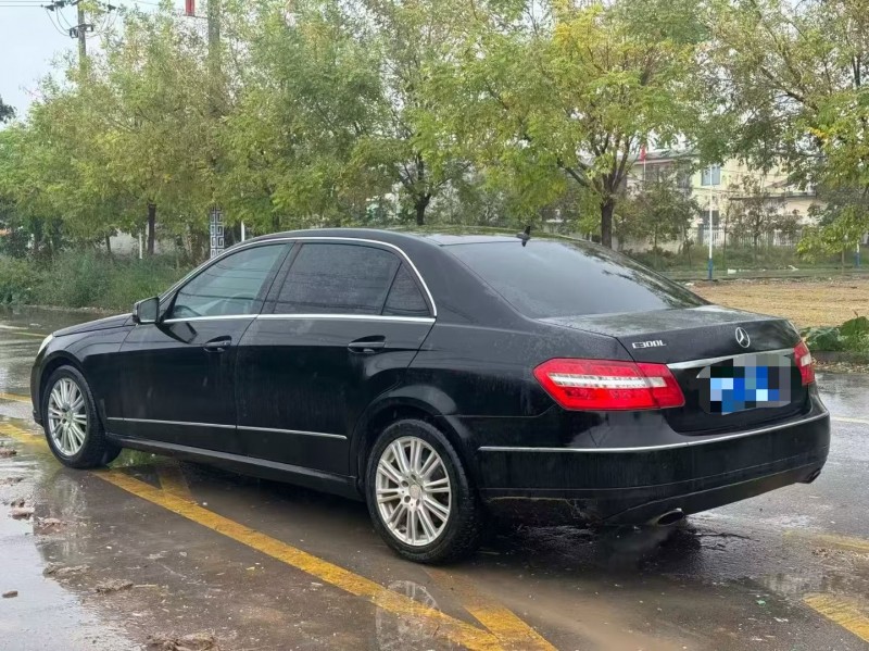 新乡13年奔驰E8