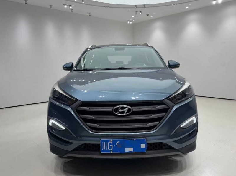 成都16年现代途胜1