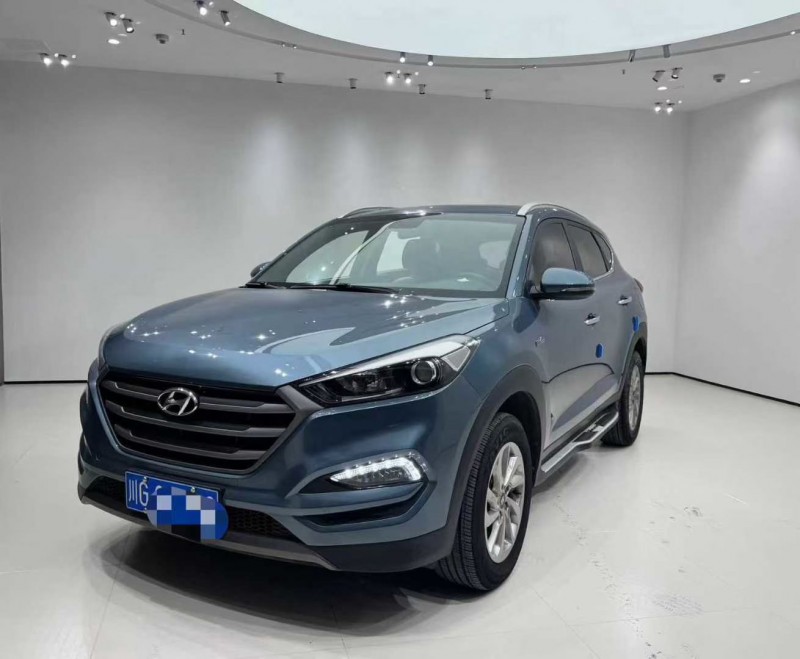 成都16年现代途胜2