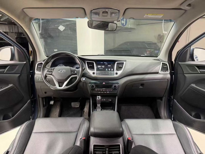 成都16年现代途胜3