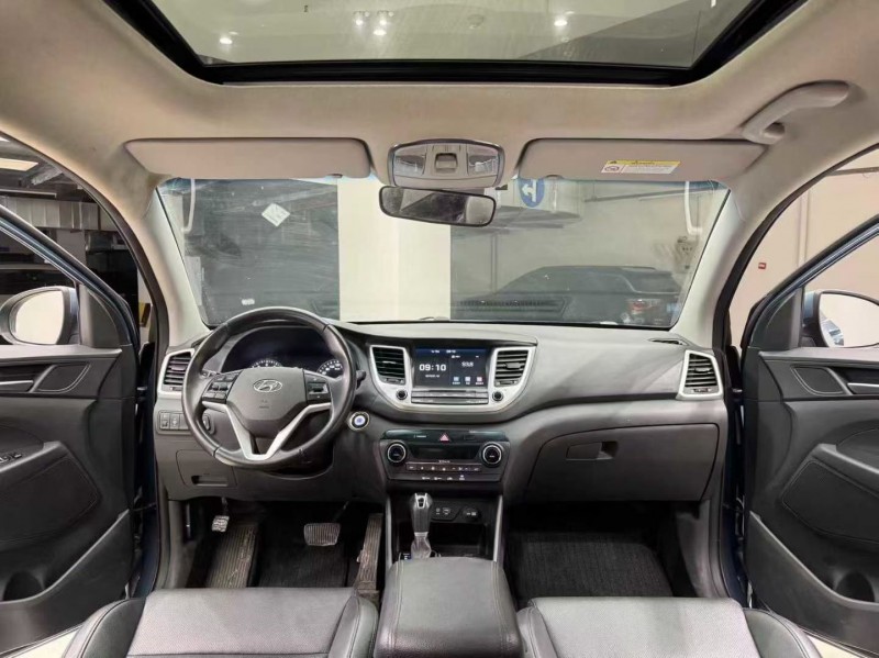 成都16年现代途胜9