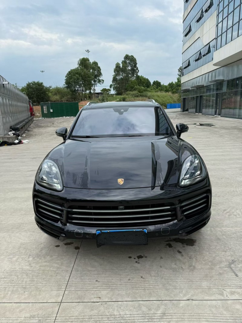 乐山21年保时捷卡宴1