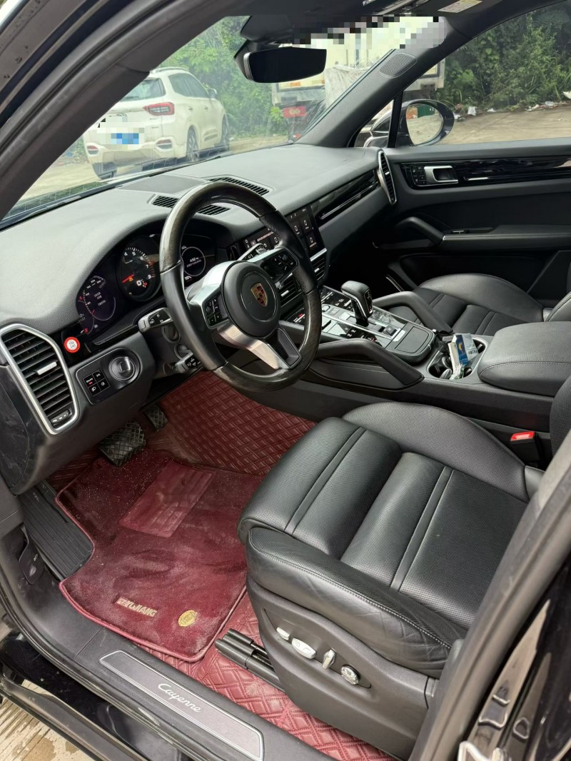 乐山21年保时捷卡宴3