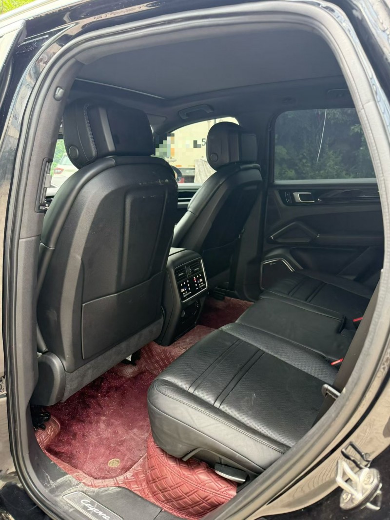 乐山21年保时捷卡宴4