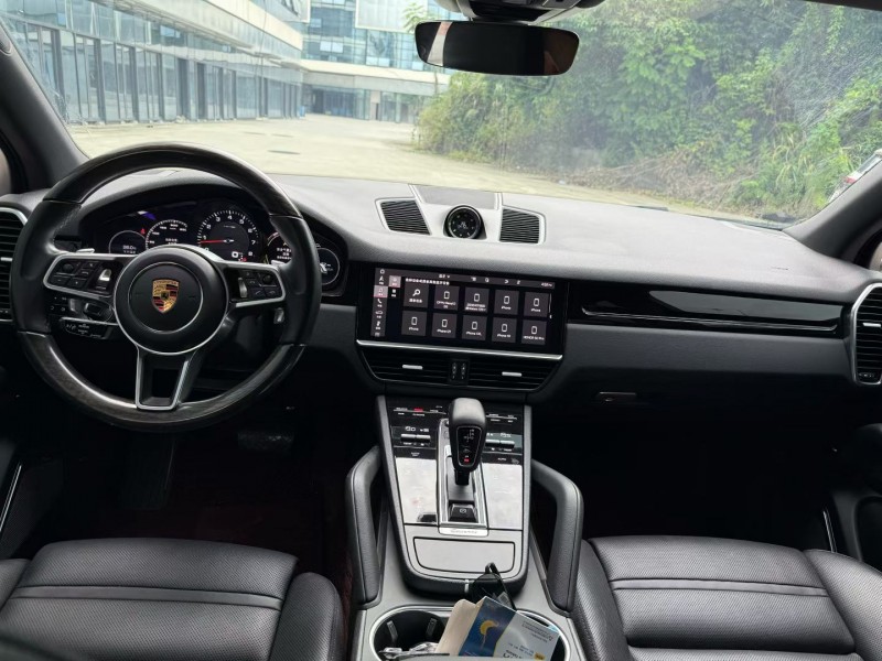 乐山21年保时捷卡宴5