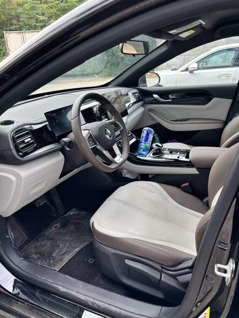 乐山25年比亚迪秦3