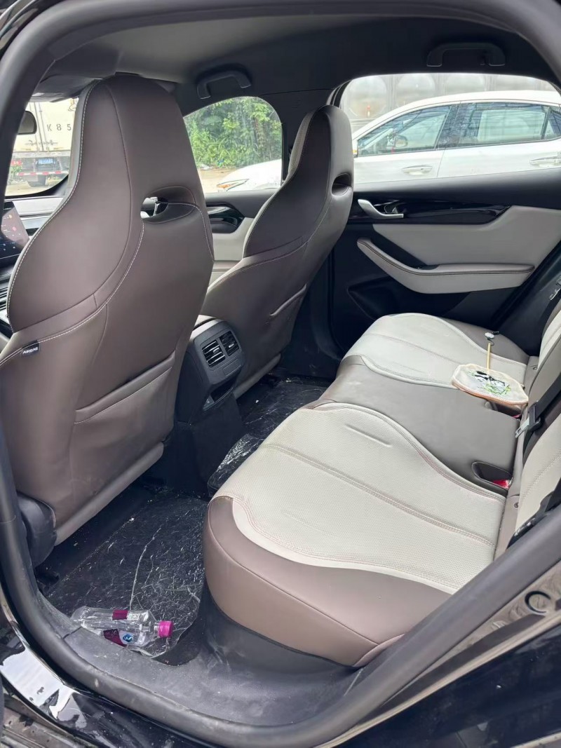 乐山25年比亚迪秦4