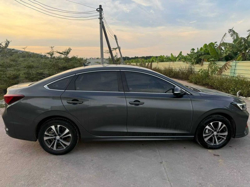 中山24年长安汽车逸动4