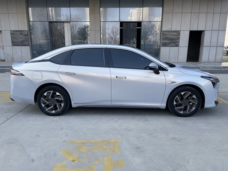 济宁23年传祺埃安S8