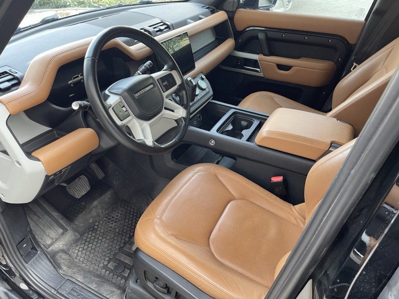 济宁23年路虎卫士6