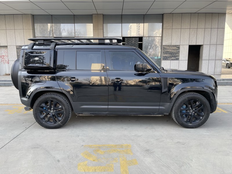 济宁23年路虎卫士7