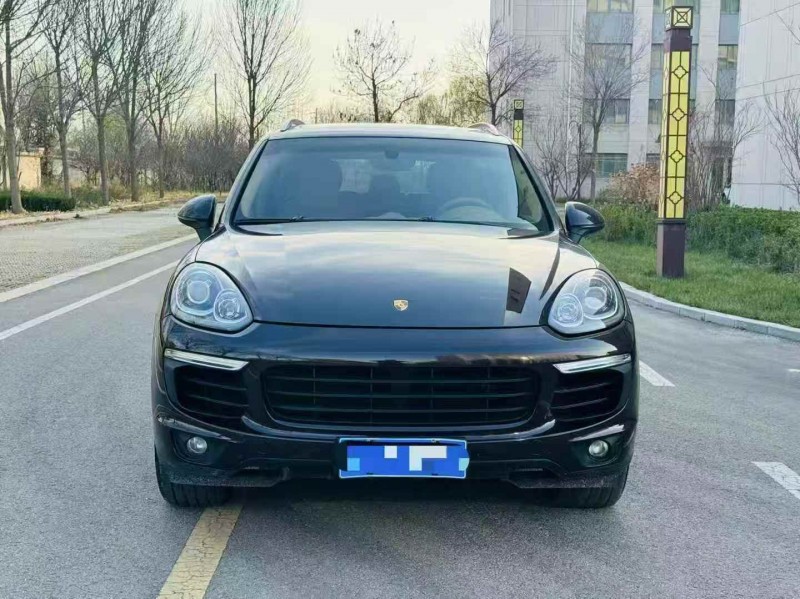 东营17年保时捷卡宴1