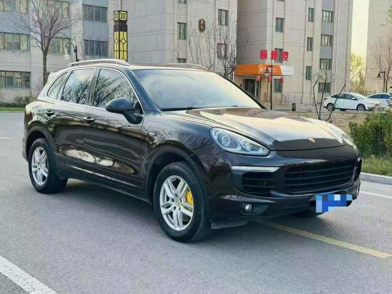 东营17年保时捷卡宴2