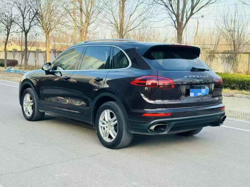 东营17年保时捷卡宴8