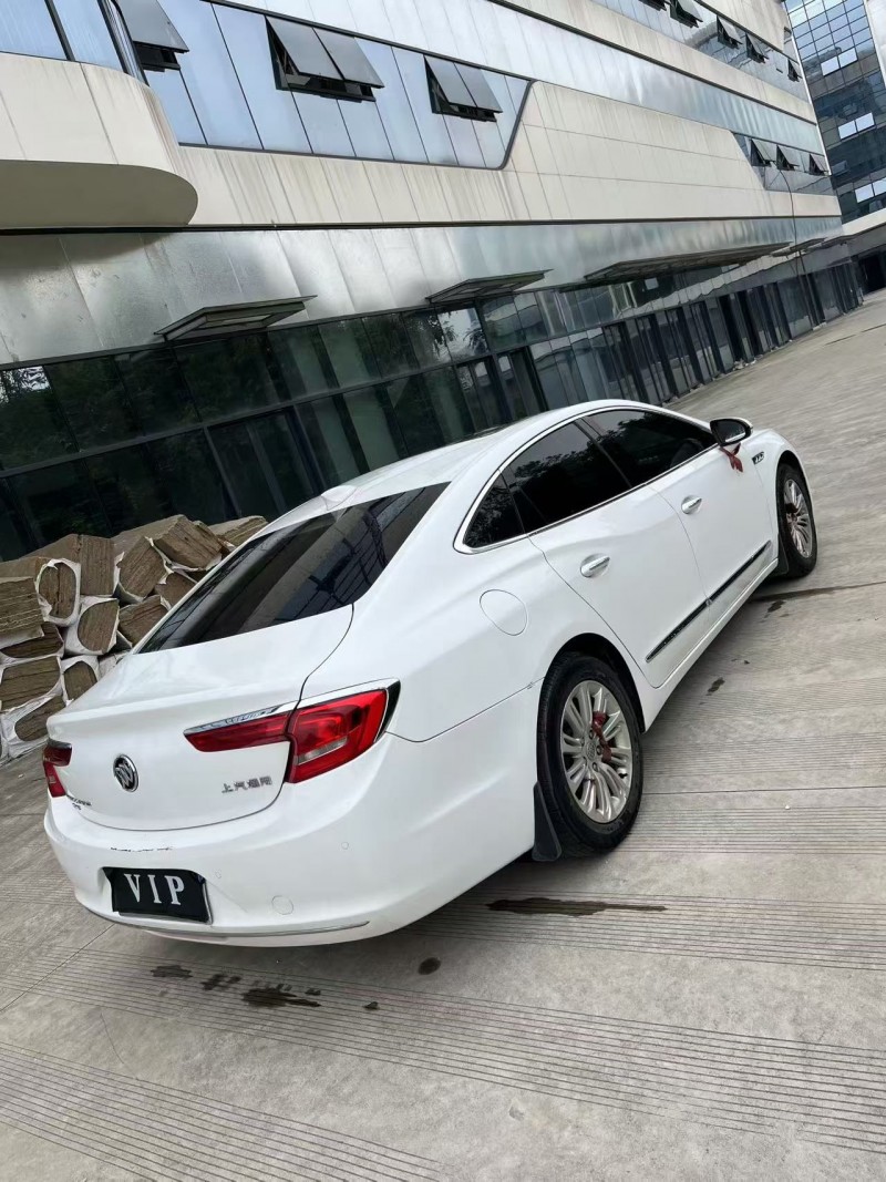 乐山17年别克君越5