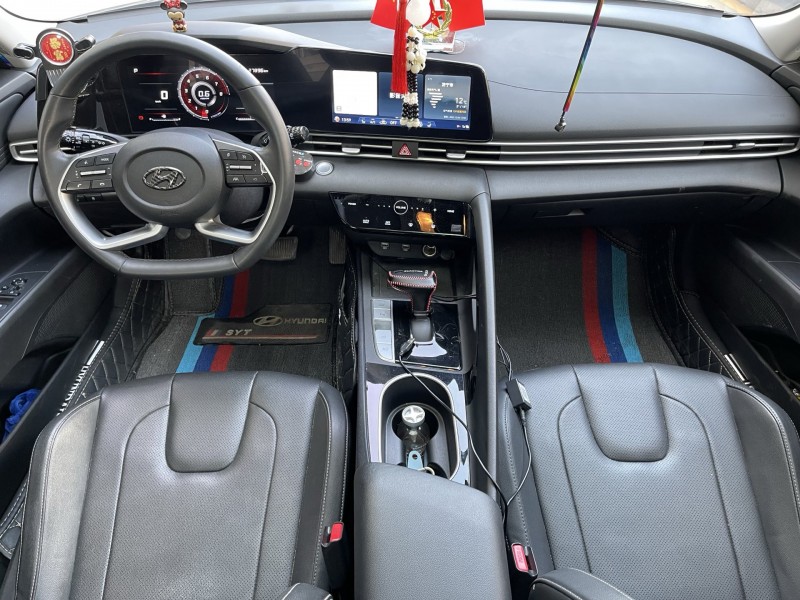 济宁22年现代伊兰特4