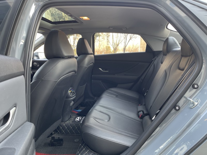 济宁22年现代伊兰特6